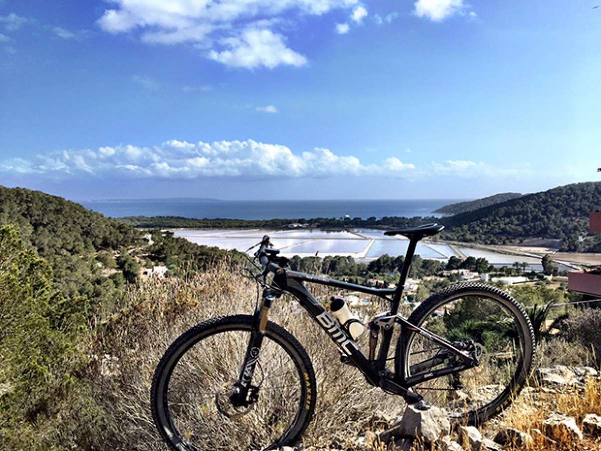 La foto del día en TodoMountainBike: 'Las Salinas de Ibiza'