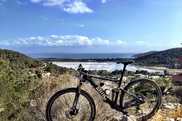 La foto del día en TodoMountainBike: "Las Salinas de Ibiza"