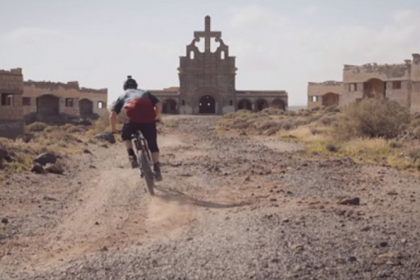 Sam Pilgrim + La nueva NS Bikes Snabb + La isla de Tenerife = Lección de Enduro