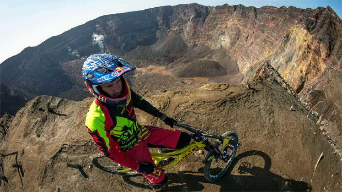 Descendiendo el volcán Oyama (Japón) con Stevie Smith