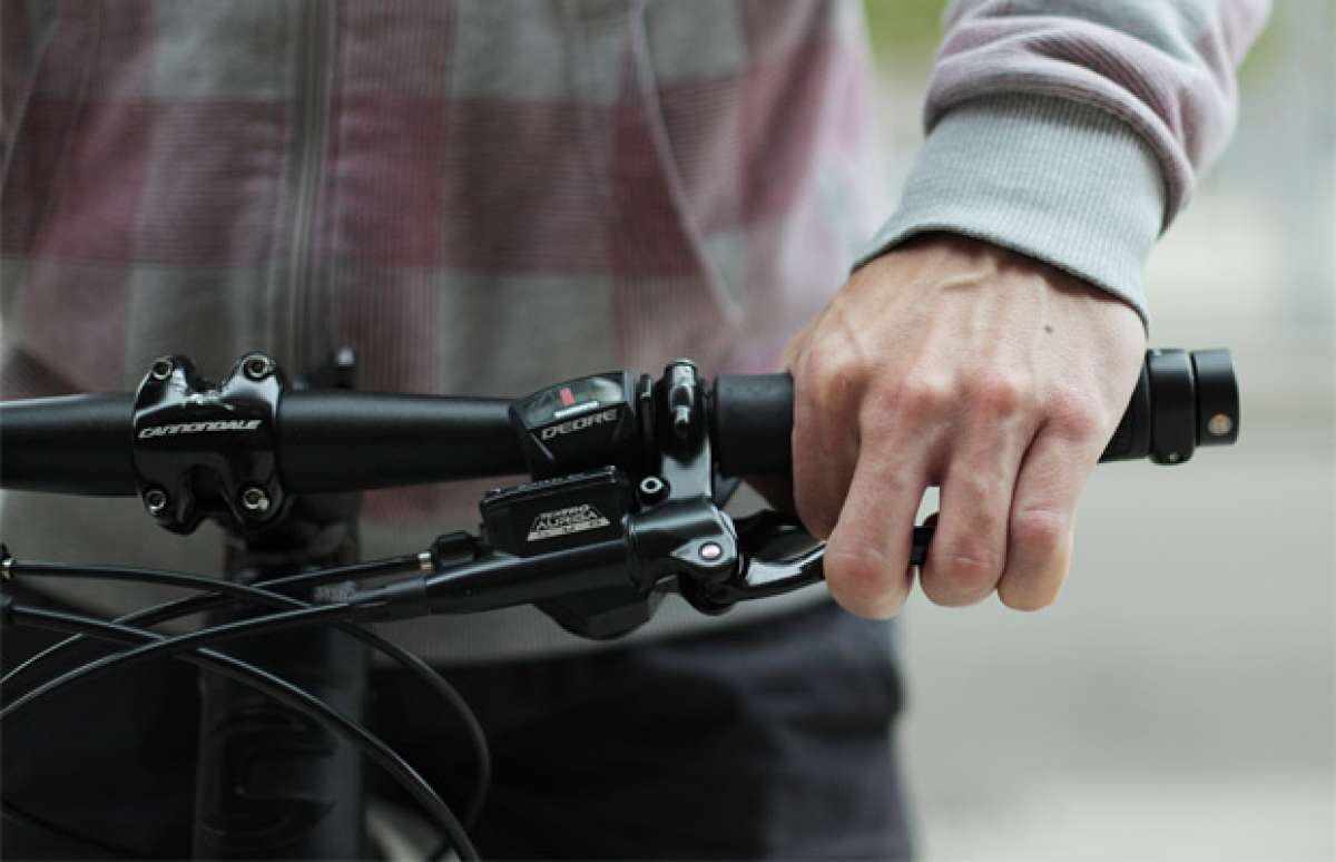 Stikk, tapones luminosos de puño para mejorar la visibilidad nocturna de los ciclistas