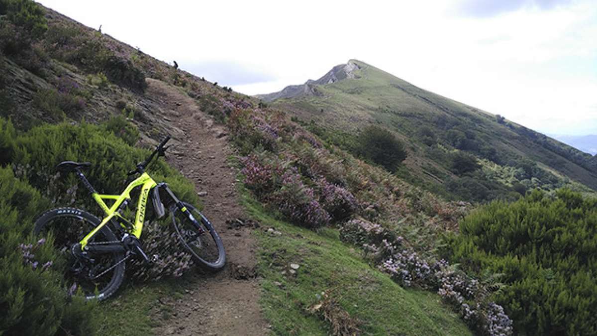 La foto del día en TodoMountainBike: 'Subida al monte Ganekogorta (Bilbao)'