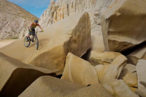 Trial extremo en Cabo San Lucas (México) con Mike Steidley y su bicicleta