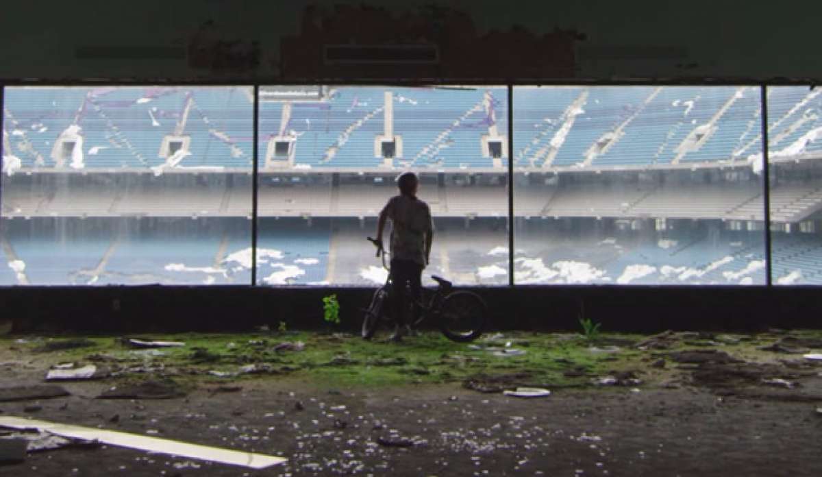 BMX extremo en el Pontiac Silverdome Stadium con Tyler Fernengel