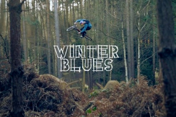 "Winter Blues", Freeride de altos vuelos con los pilotos Matt Jones y Szymon Godziek