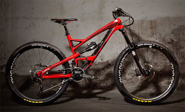 YT Capra 2015: Nueva estética, montajes y cuadro de aluminio para la doble más 'endurera' de YT Industries