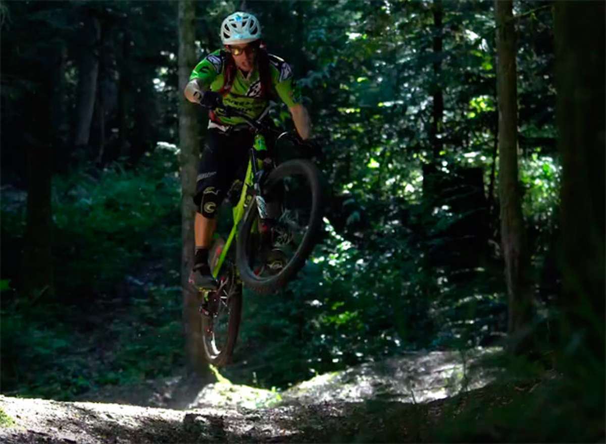 En TodoMountainBike: Así se lo pasa Jérôme Clémentz rodando por sus senderos locales de Alsacia (Francia)