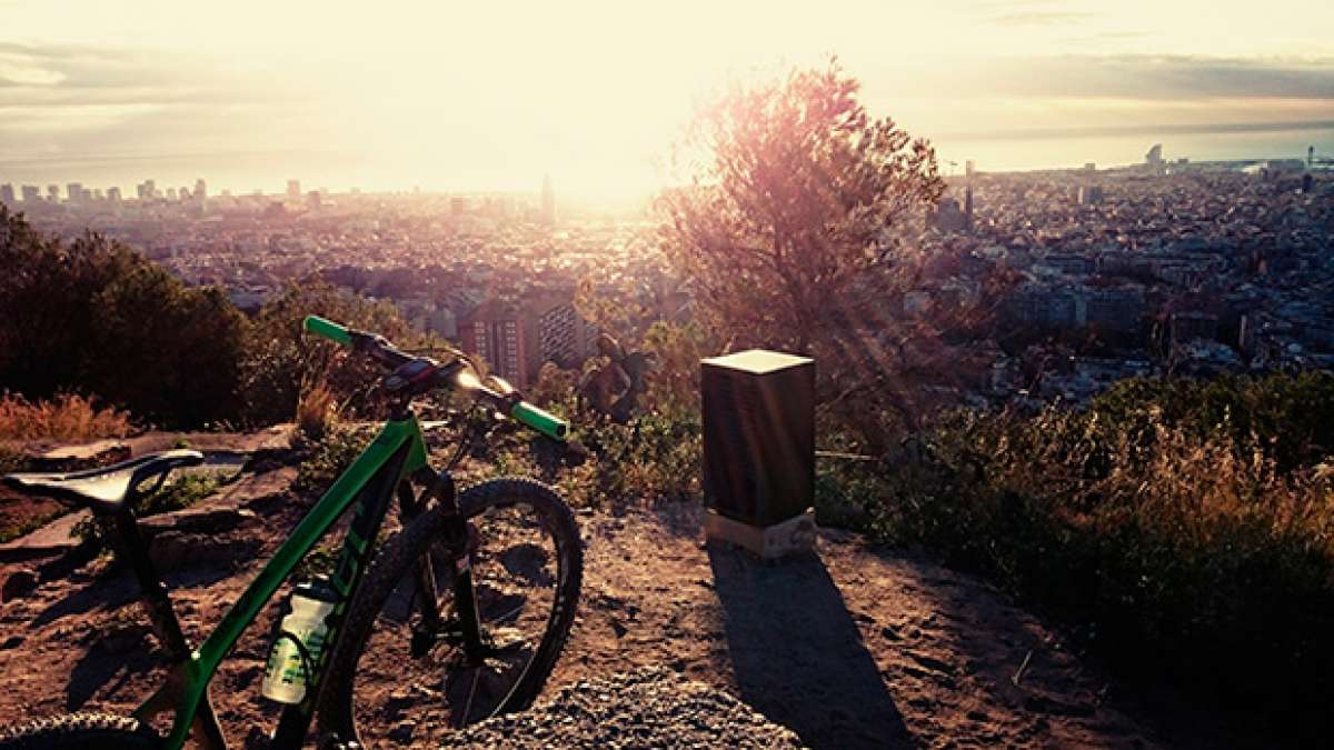 La foto del día en TodoMountainBike: 'Amanecer en Barcelona'