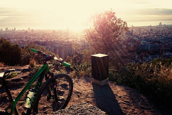 La foto del día en TodoMountainBike: "Amanecer en Barcelona"