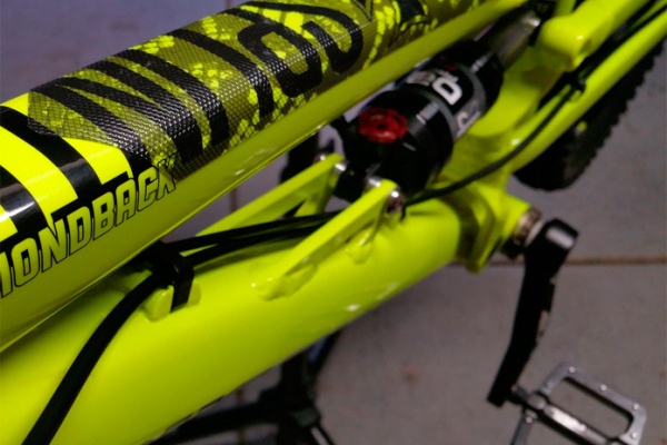 AMS Frame Guard Cobra, nueva estética reptiliana para los protectores de cuadro de All Mountain Style