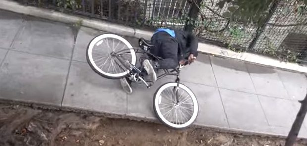 Una cámara oculta + Una bicicleta electrificada = El peor día para un ladrón