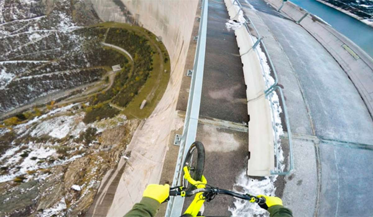 En TodoMountainBike: Fabio Wibmer jugándose la vida (literalmente) sobre una presa de 200 metros de altura