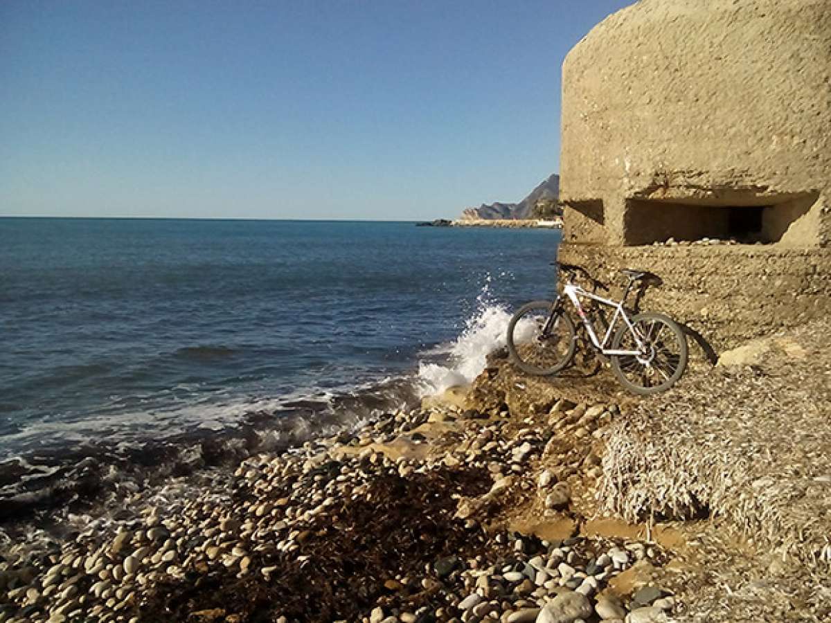 La foto del día en TodoMountainBike: 'Búnker en la playa de L'Olla'