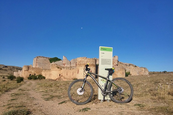 La foto del día en TodoMountainBike: "Castillo de la Cara-Cena"