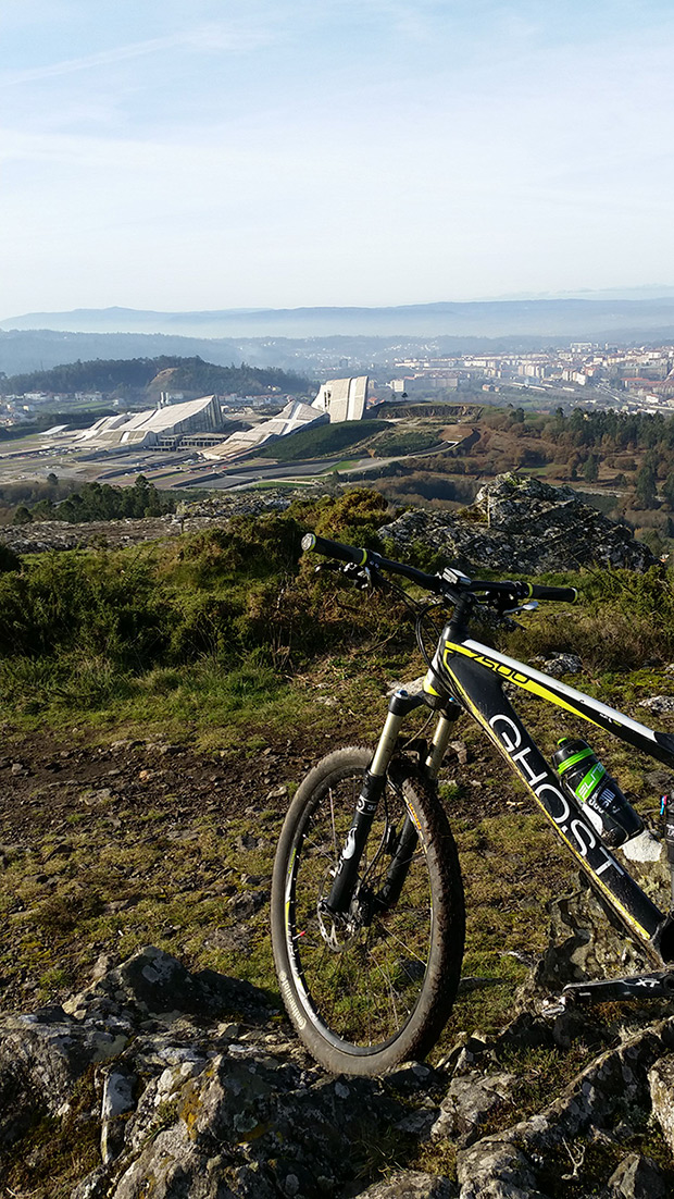 La foto del día en TodoMountainBike: 'La Ciudad de la Cultura (Santiago)'