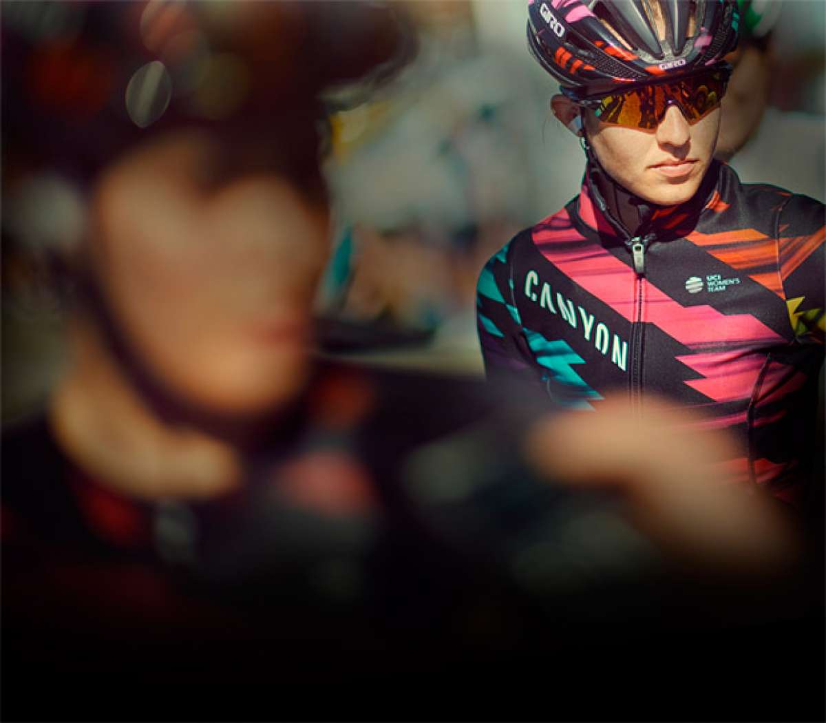 Nuevas (y muy vistosas) equipaciones Rapha Canyon//SRAM