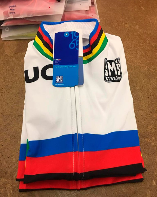 En TodoMountainBike: Luciendo los colores de campeón del mundo con la colección UCI de Santini