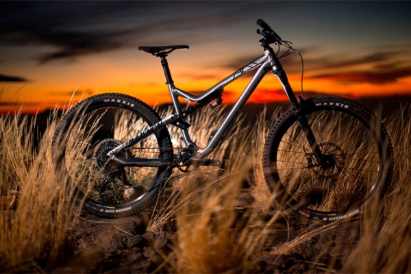 Rémi Thirion y la nueva Commencal META AM V4.2 de 2017 en La Palma
