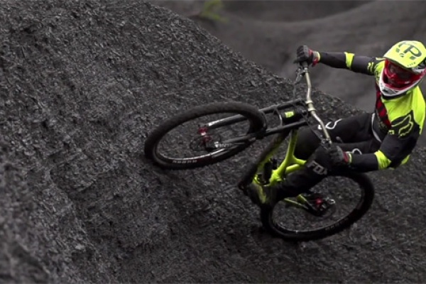 Rémi Thirion y la nueva Commencal Supreme DH V4 de 2016 en acción