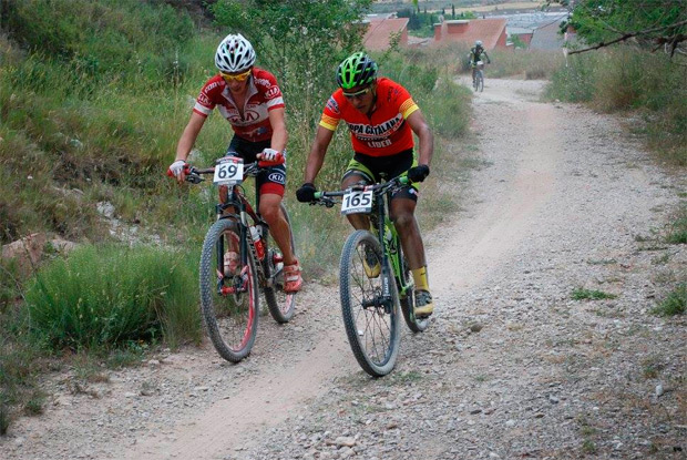 Ever Alejandro Gómez y Núria Espinosa, campeones de la Copa Catalana Internacional BTT de Igualada