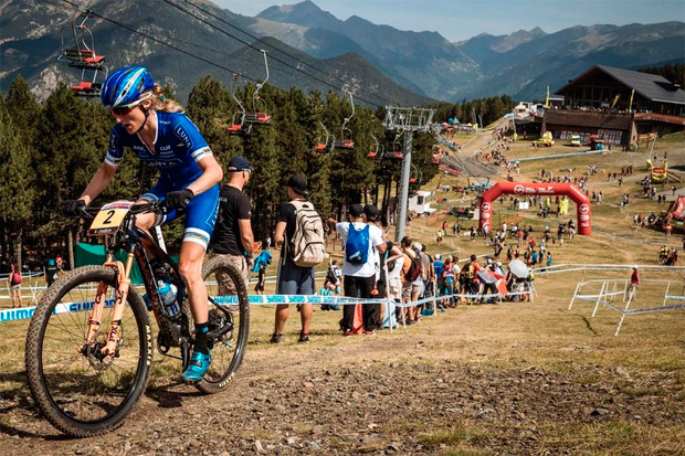 Julien Absalon y Catharine Pendrel, campeones de la Copa del Mundo UCI XCO 2016