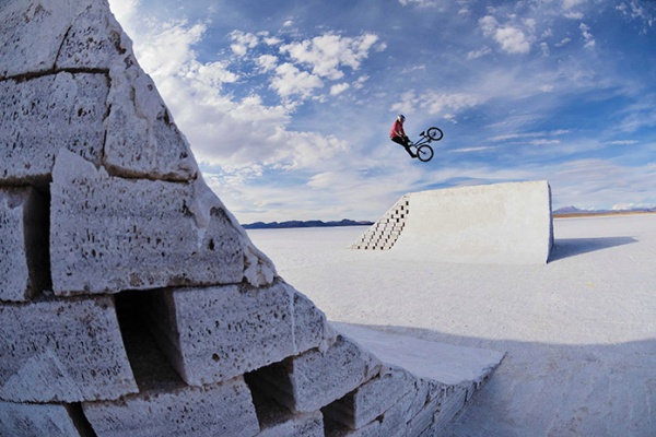 Así vuela Daniel Dhers en el BMX Park más "salado" del mundo