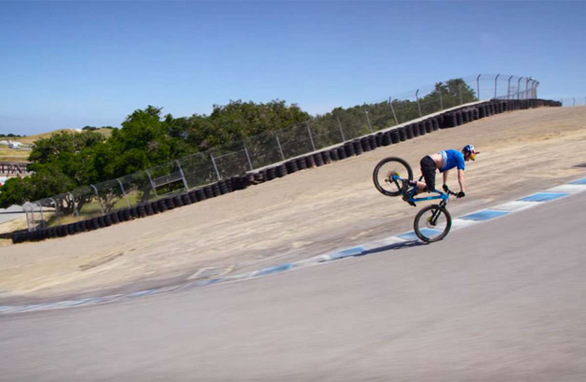 Danny MacAskill en el 'sacacorchos' de Laguna Seca