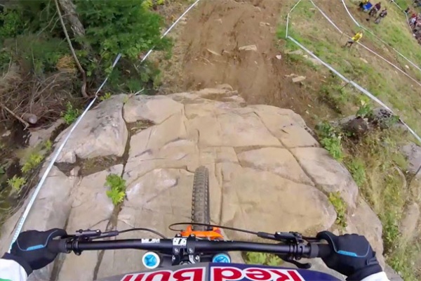 El descenso ganador de Rachel Atherton en la Copa del Mundo UCI DHI 2016 de Mont-Sainte-Anne