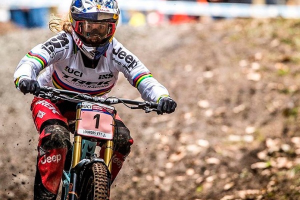 Así fue el descenso ganador de Rachel Atherton en la primera ronda de la Copa del Mundo UCI DH 2016