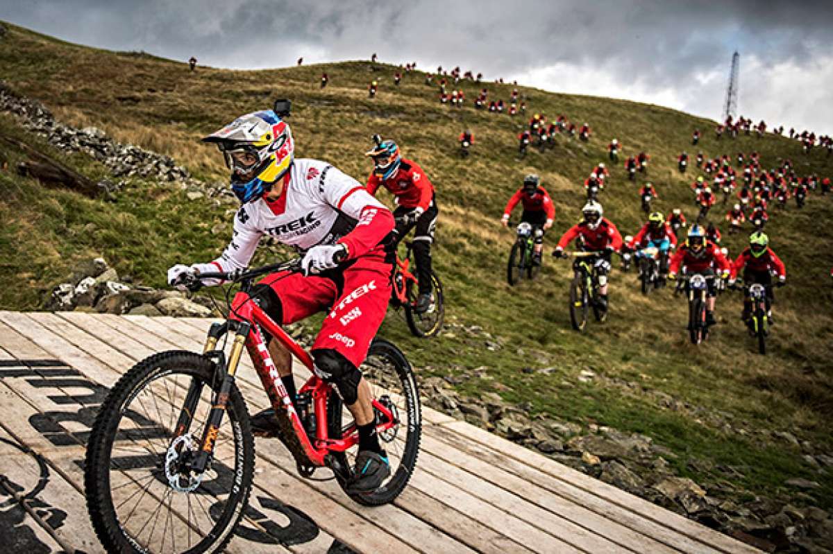 El descenso de Gee Atherton en la Red Bull Foxhunt 2016