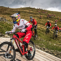 El descenso de Gee Atherton en la Red Bull Foxhunt 2016