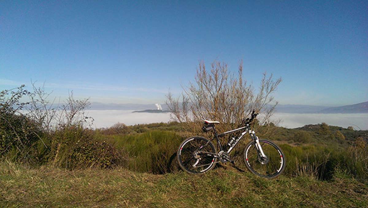 La foto del día en TodoMountainBike: "El Bierzo con niebla"