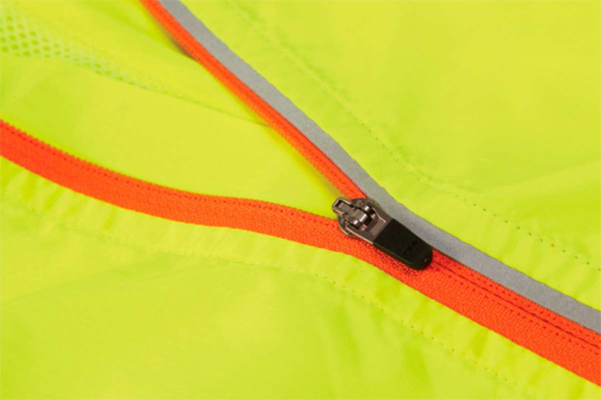 Endura Lumijak y Lumigilet, chaqueta y chaleco ultraligeros de alta visibilidad para ciclistas