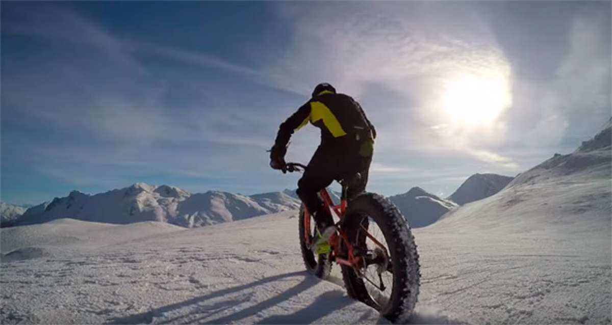 Freeride sobre una 'Fat Bike' en los Alpes suizos