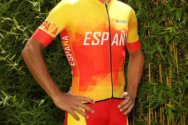 La equipación olímpica de la selección española de ciclismo, ya a la venta en Inverse