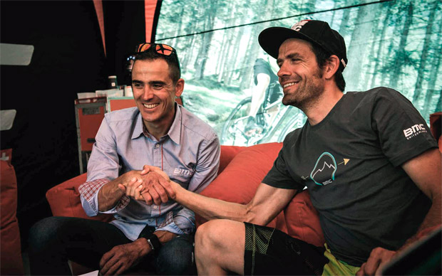 Julien Absalon renueva con el BMC Racing Team: ''Quería seguir un año más para disfrutar y compartir mi experiencia con los más jóvenes''