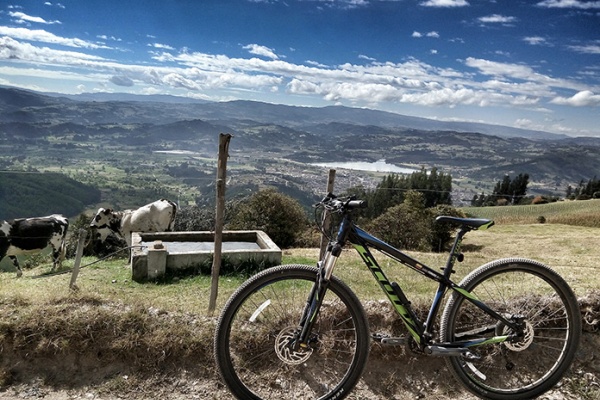 La foto del día en TodoMountainBike: "El lago Sochagota"