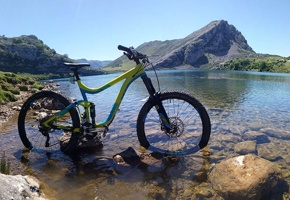 La foto del día en TodoMountainBike: 'Cielo azul en los Lagos de Covadonga'