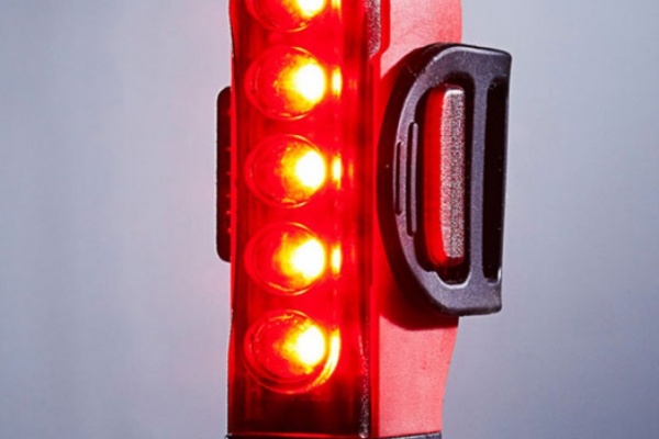 Lezyne Strip Drive PRO, una potente luz trasera para mejorar nuestra seguridad sobre la bicicleta