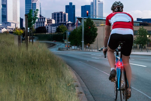 Los motivos por los que las luces diurnas para bicicletas podrían salvar la vida a muchos ciclistas