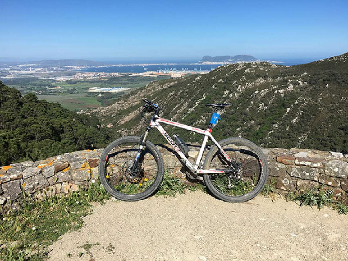 La foto del día en TodoMountainBike: 'La Bahía con el Peñón'