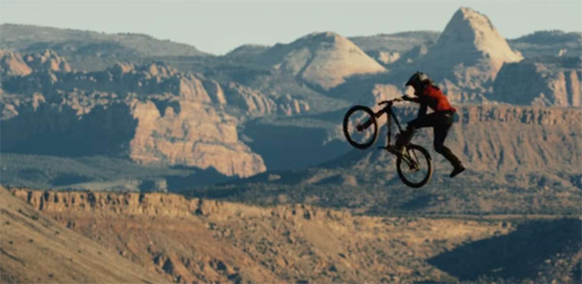 Practicando Mountain Bike en el desierto de Utah (EUA) con Cam McCaul