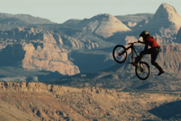 Practicando Mountain Bike en el desierto de Utah (EUA) con Cam McCaul