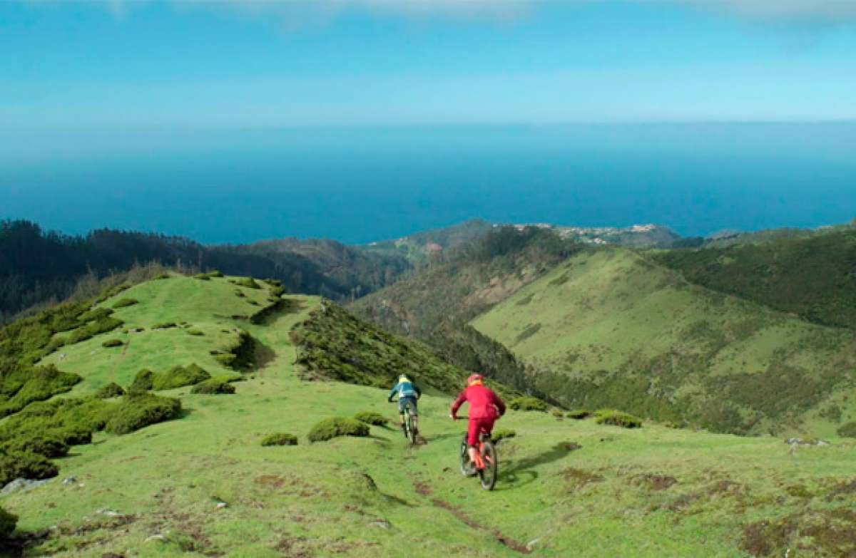 Practicando Mountain Bike en la isla de Madeira (Portugal)
