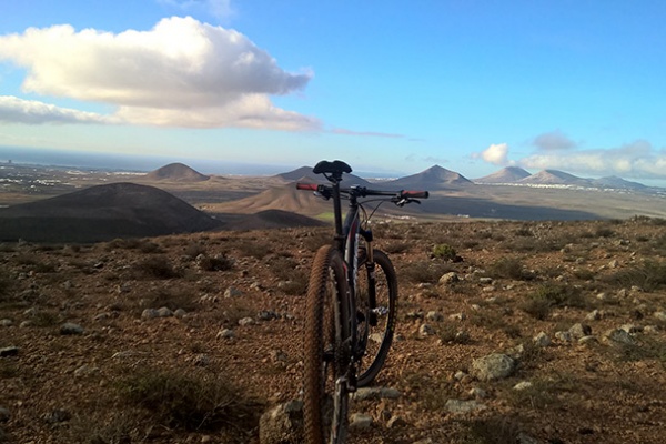 La foto del día en TodoMountainBike: "Lanzarote, Paraíso MTB"