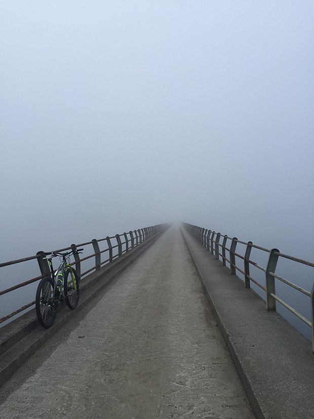 La foto del día en TodoMountainBike: 'Niebla a primera hora en el embalse de Cecebre'