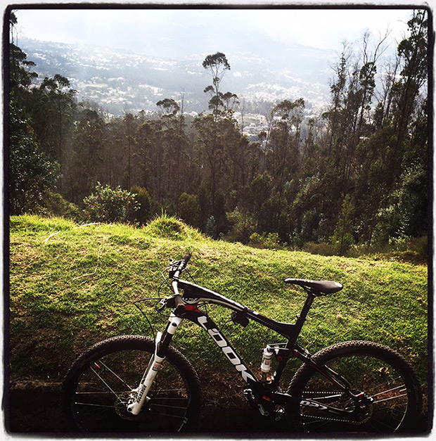 La foto del día en TodoMountainBike: 'En la mitad del Mundo'