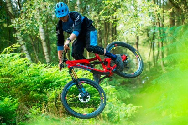 La nueva Pivot Firebird 27.5 Carbon en acción