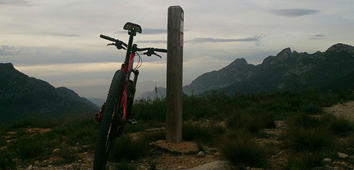 La foto del día en TodoMountainBike: "Atardecer en el Pla del Barber"