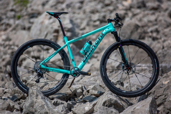 Bianchi Methanol CV, la primera bicicleta XC con cuadro de carbono antivibraciones